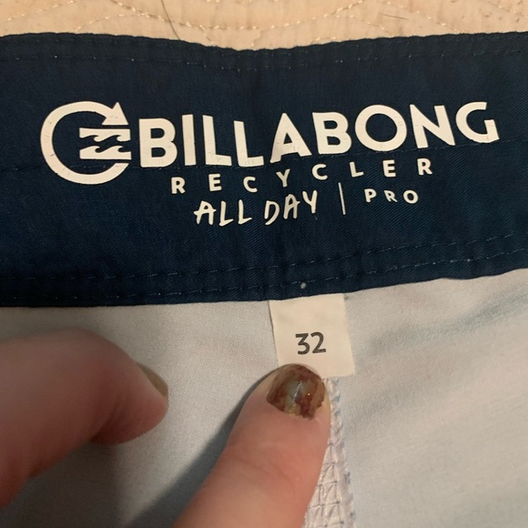 🔹EUC🔹BILLABONG BOARD SHORTS🔹WAIST 32🔹 - Picture 2 of 2